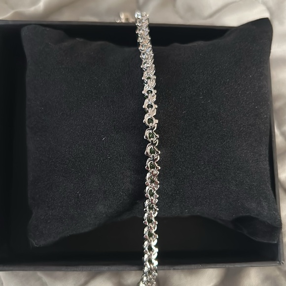 Green Tennis Bracelet. 7” - Picture 5 of 5